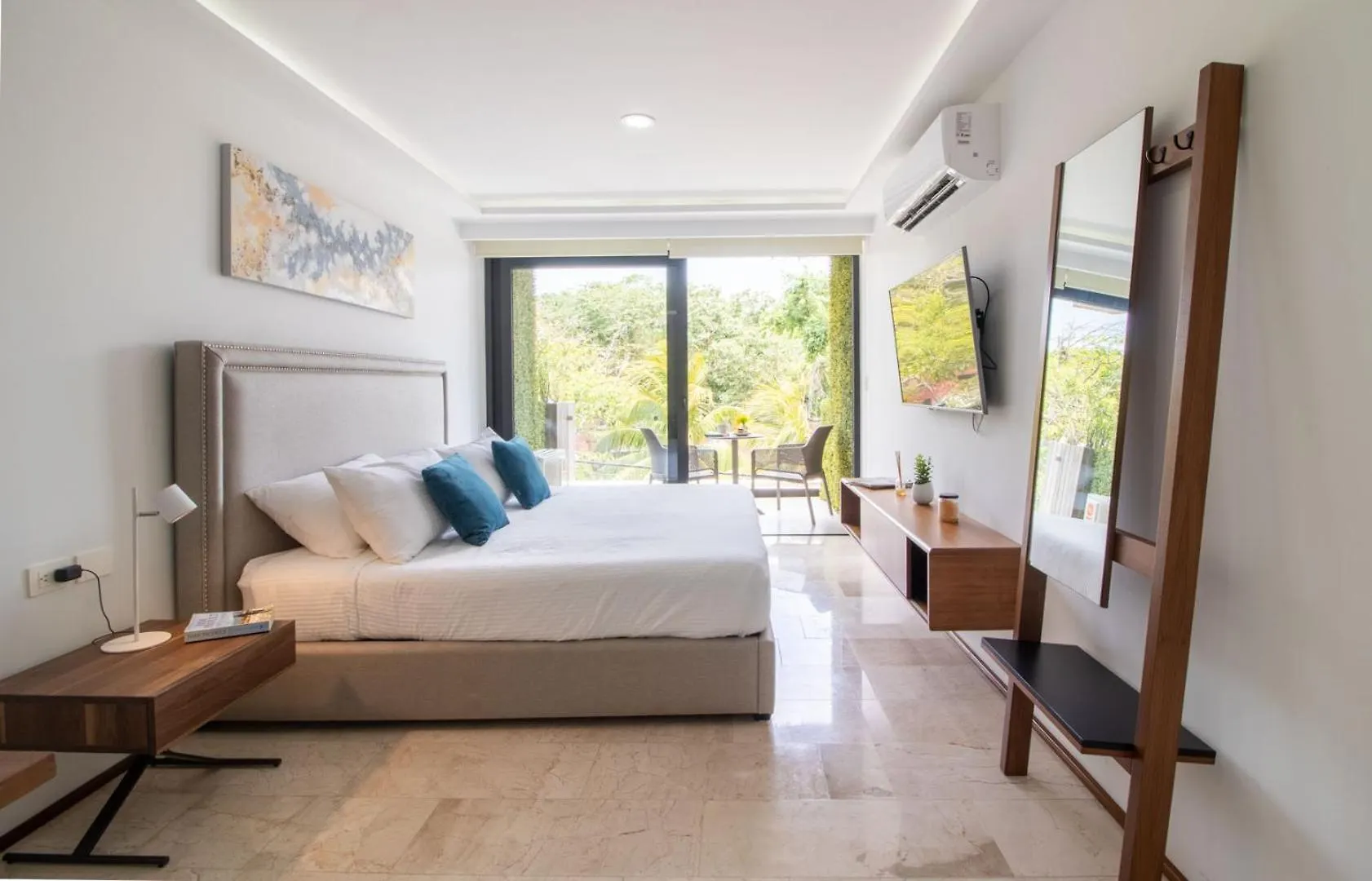 One Paralia Playa del Carmen